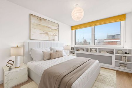 A superb three bedroom apartment with lift, parking and a balcony with views over Hyde Park - Photo 4