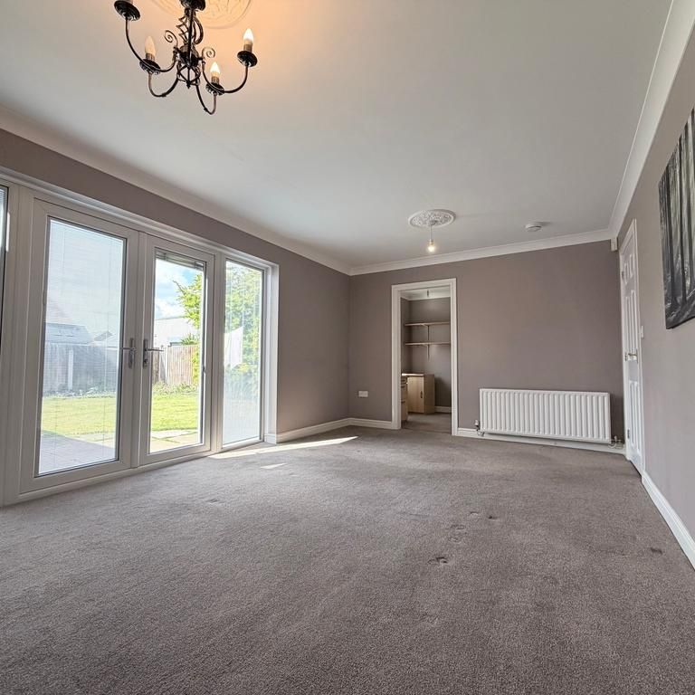 4 bedroom property to rent - Photo 1