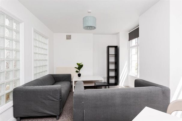 3 bedroom flat to rent - Photo 1