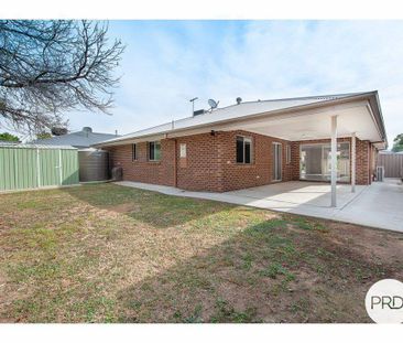 FAMILY HOME IN QUIET COURT! - Photo 3