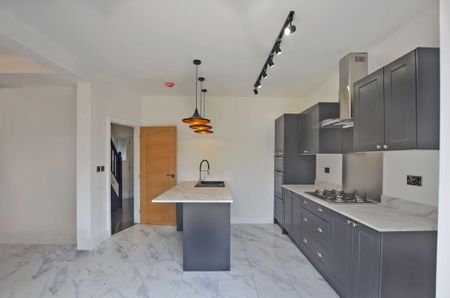 3 bedroom semi-detached house to rent - Photo 2