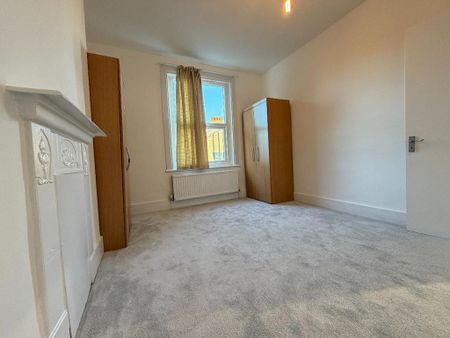 4 bedroom terraced house to rent - Photo 5