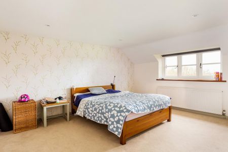 4 bedroom detached house to rent - Photo 3