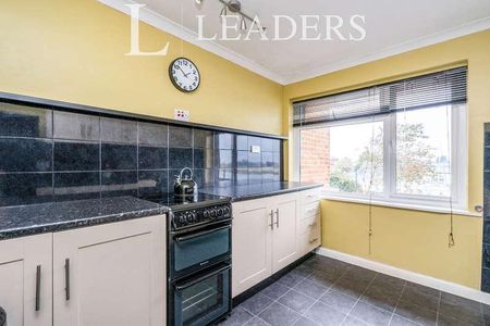 Parham Road, PO12 - Photo 2