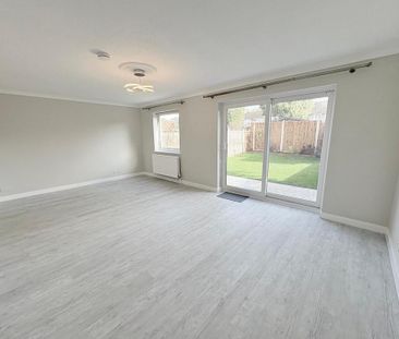 4 bedroom detached house to rent - Photo 3