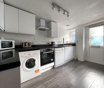 3 bedroom flat to rent - Photo 6