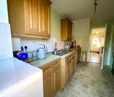 3 bedroom semi-detached house to rent - Photo 2