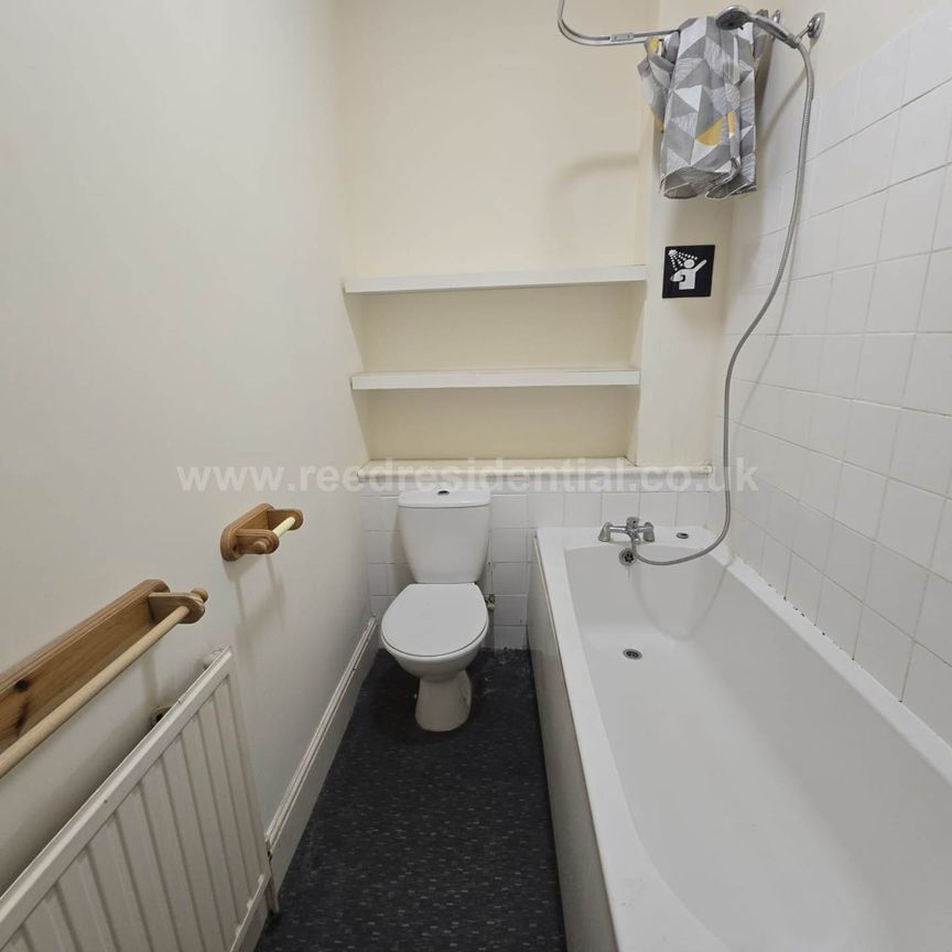 Ailsa Road, Westcliff On Sea - Photo 1