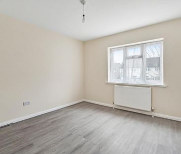 3 bedroom end of terrace house to rent - Photo 3