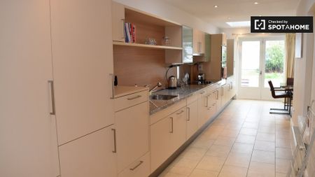 Spacious 3-bedroom apartment for rent in Merrion Square - Photo 3