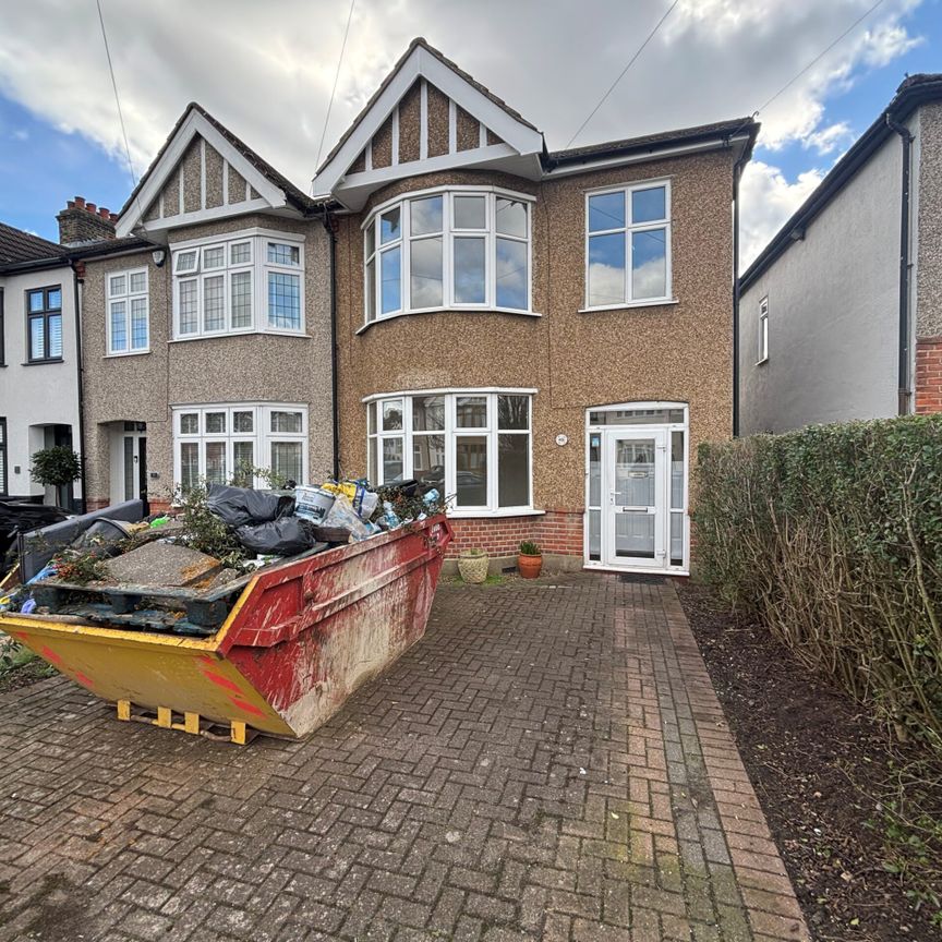 Burnway, Hornchurch, RM11 - Photo 1