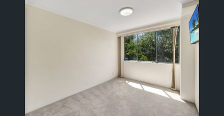 Spacious and Perfectly Positioned Apartment - Photo 5