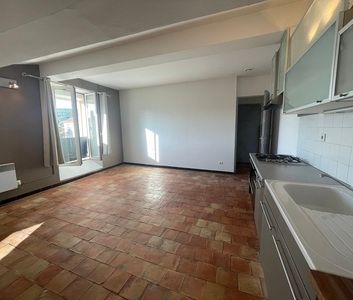 Location Appartement 2 pièces 40m² BESSE SUR ISSOLE 83890 - Photo 3