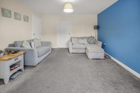 3 bedroom semi-detached house to rent - Photo 2