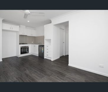 Charming 2-Bedroom Duplex - Photo 5