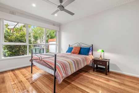 Location, Location! - Photo 4