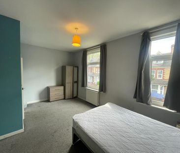 1 bedroom in a house share to rent - Photo 6