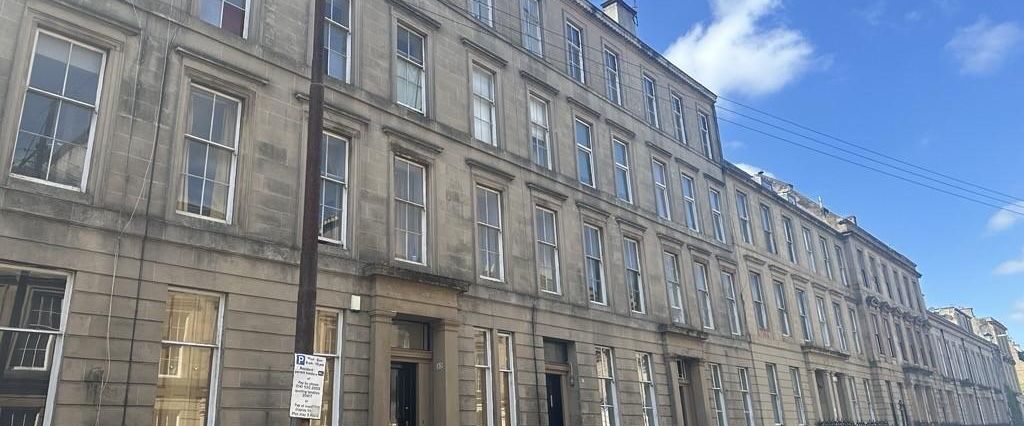 6 bedroom flat to rent - Photo 1
