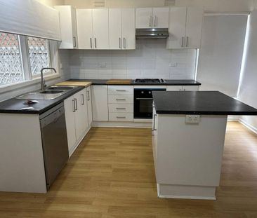 Pet & Family Focus - Photo 2