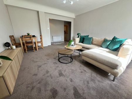 3 bedroom flat to rent - Photo 3