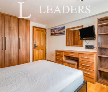1 bedroom in a house share to rent - Photo 5