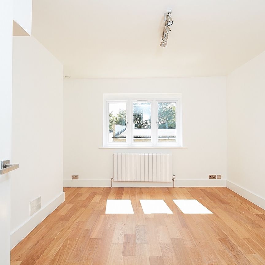 4 Bed Terraced House, Hubert Road, SW9 - Photo 1