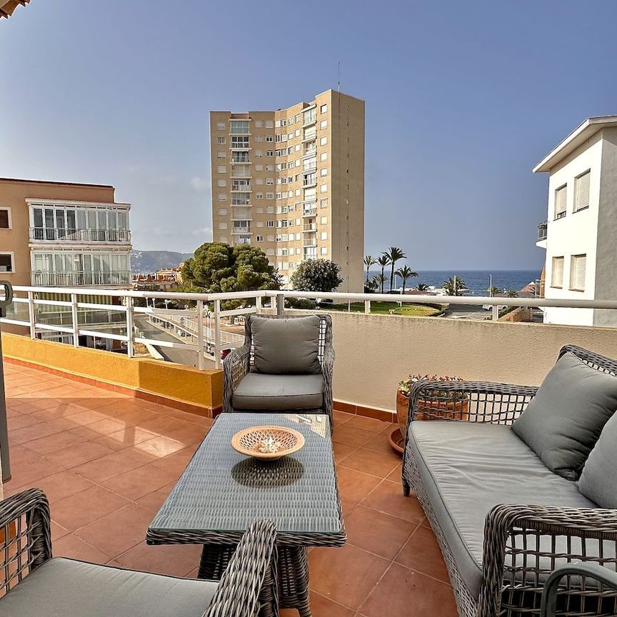 FOR RENT SPACIOUS PENTHOUSE DUPLEX WITH SEA VIEWS - Foto 1