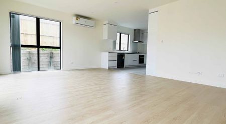 Near new family home located in Torbay - Photo 2