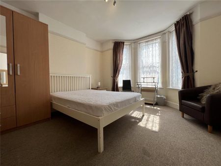 4 bedroom semi-detached house to rent - Photo 4