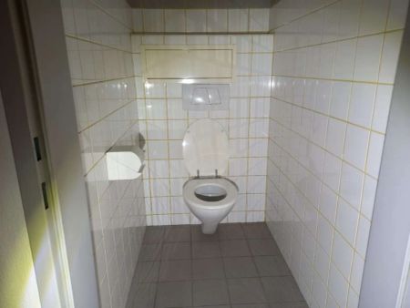 Bestlage - Wohnen am Ring, sonnige 2 ZI mit Balkon und schönen Ausblick, Parkplatz - Photo 2