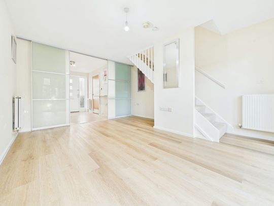 Terraced House to rent on - Photo 1