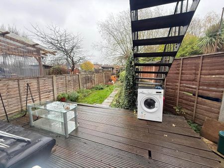 2 bedroom maisonette to rent - Photo 4