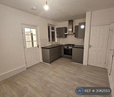 4 bedroom terraced house to rent - Photo 4