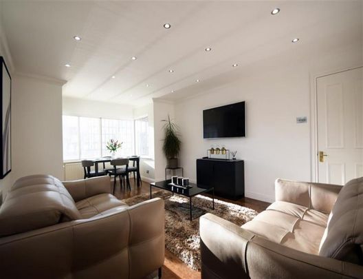 South View Gardens, Cheadle - Photo 1