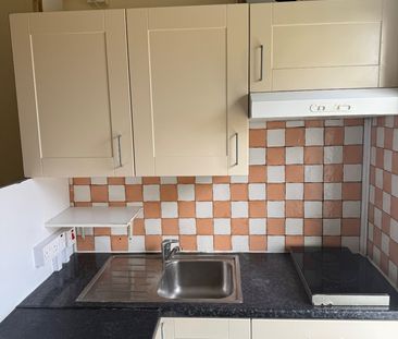 Room in a Shared House, Stuart Crescent, N22 - Photo 3