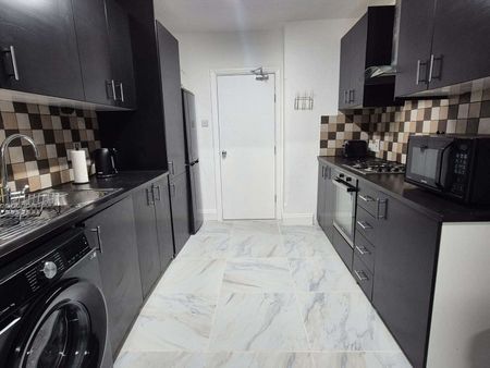 Bell Close Room 6 - Photo 5