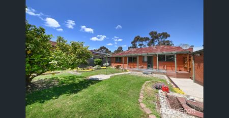 Immaculate Single-Level Home with Extra Parking and Outdoor Alfresco with Gardening inclusive - Photo 4