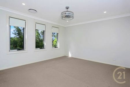 Modern, Spacious & Family-Friendly Home Opposite Parklands !! - Photo 4