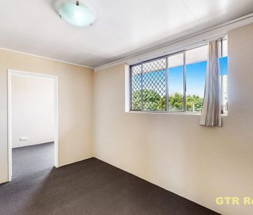 Top Floor 2 Bedroom Unit in Prime Location - Photo 3