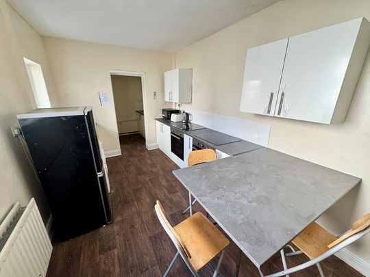8 bedroom house share to rent - Photo 1