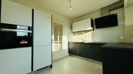 Komplett renovierte 3-Zimmer-Wohnung mit Balkon und Keller, 1. Obergeschoss - Photo 4