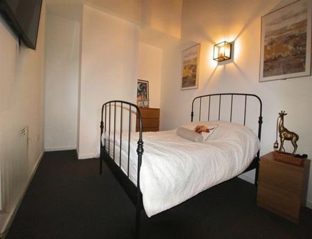1 Bedroom Apartment To Let - Photo 2