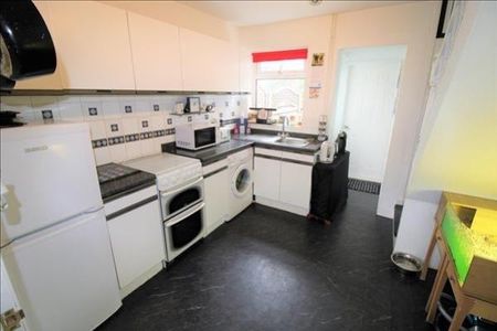 2 bedroom terraced house to rent - Photo 4