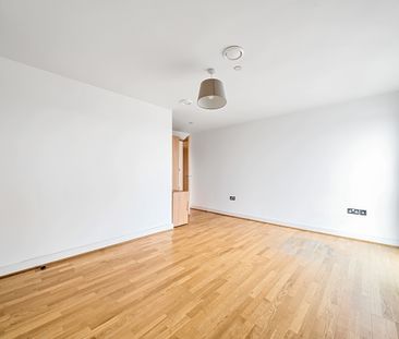 3 bedroom flat to rent - Photo 5