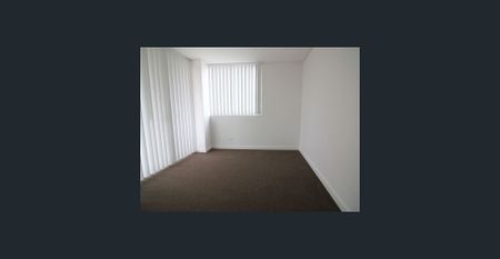 Modern 2-Bed Apartment in the Heart of Parramatta - Photo 3