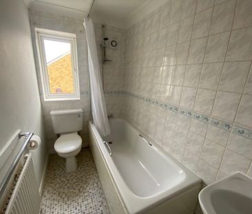 The Close, Royston - Photo 5