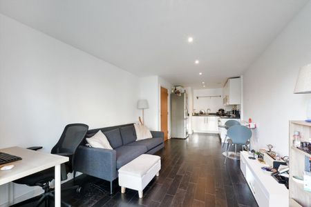 A modern 1 bedroom with private balcony apartment in Royal Arsenal Riverside SE18. - Photo 2