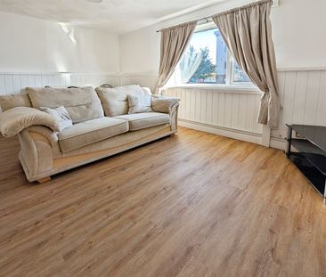 Warburton Road, SO19 - Photo 3