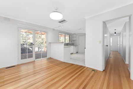 11 Burlington Crescent, Wantirna - Photo 4