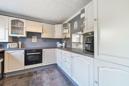 3 bedroom terraced house to rent - Photo 5